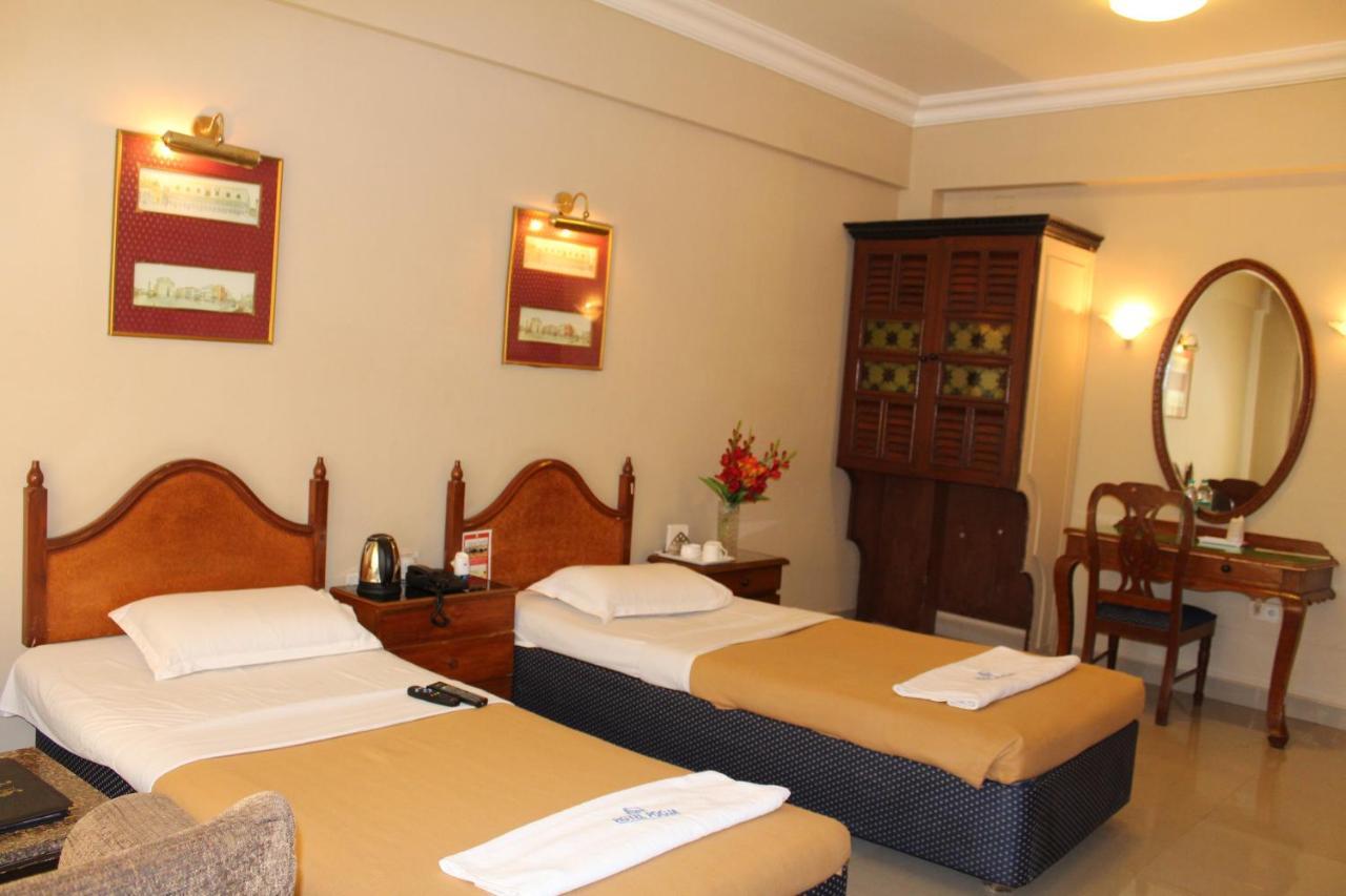 דאוונגרה Hotel Pooja International מראה חיצוני תמונה